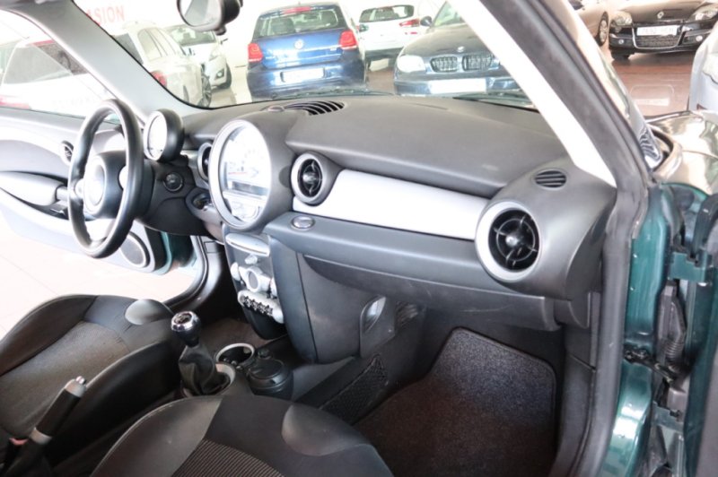 MINI COOPER 1600 CC INYECCION DE GASOLINA CON 120 CV