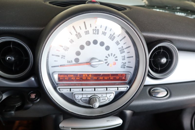 MINI COOPER 1600 CC INYECCION DE GASOLINA CON 120 CV