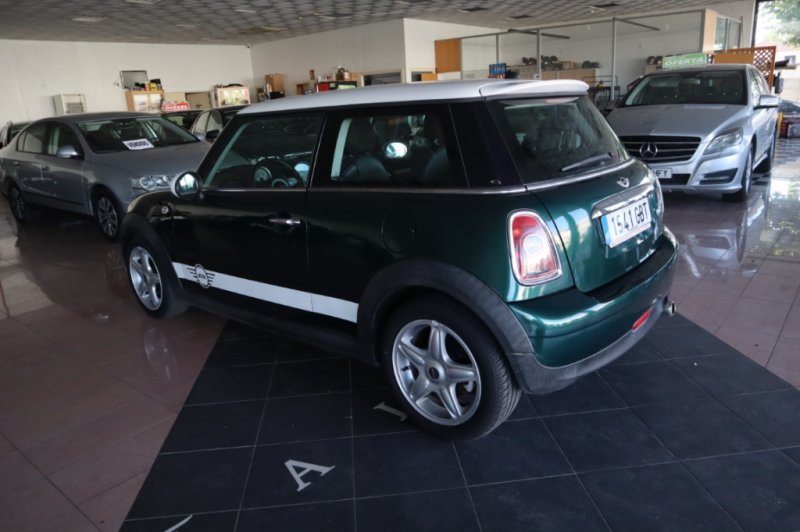 MINI COOPER 1600 CC INYECCION DE GASOLINA CON 120 CV