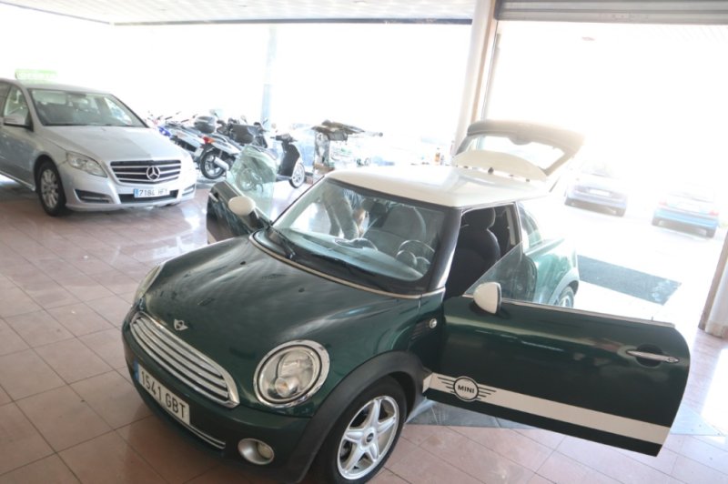 MINI COOPER 1600 CC INYECCION DE GASOLINA CON 120 CV
