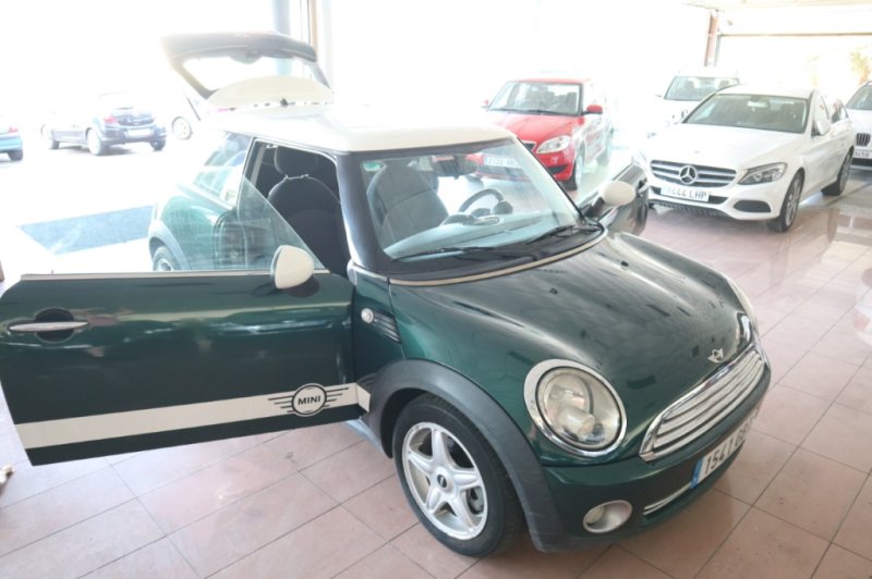 MINI COOPER 1600 CC INYECCION DE GASOLINA CON 120 CV