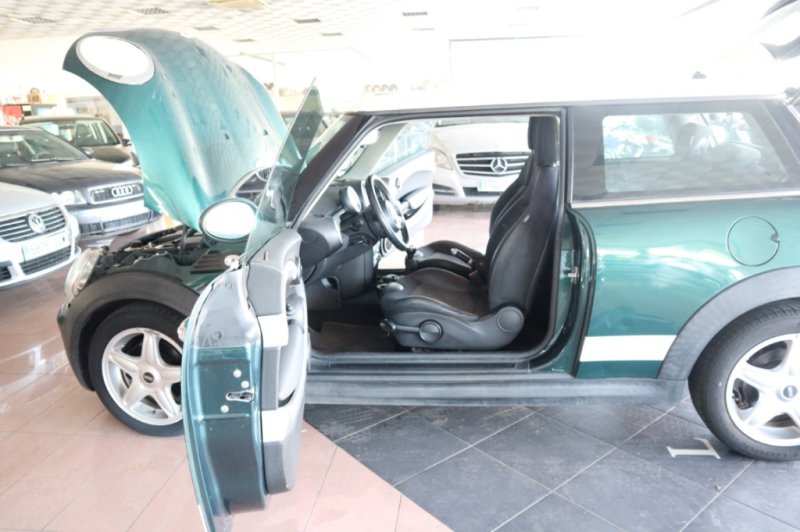 MINI COOPER 1600 CC INYECCION DE GASOLINA CON 120 CV
