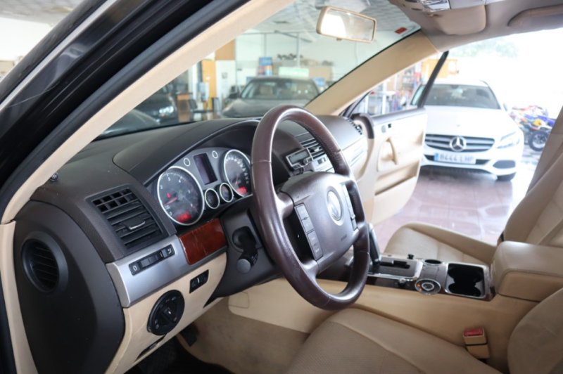 VOLKSWAGEN TOUAREG R-5  2500 CC TURBO DIESEL DE 175 CV