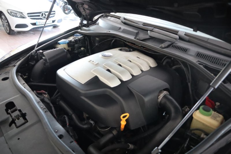 VOLKSWAGEN TOUAREG R-5  2500 CC TURBO DIESEL DE 175 CV