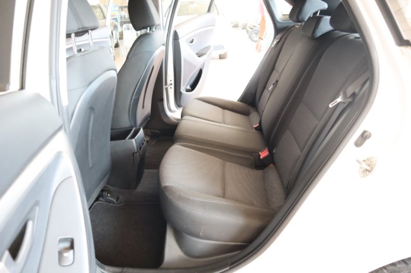 HYUNDAI I30 1400 CRDI TURBO DIESEL DE 90 CV