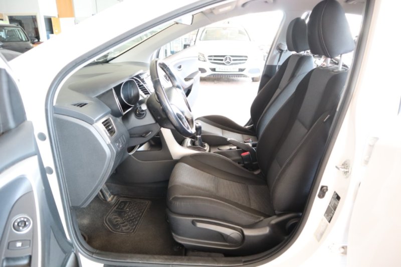 HYUNDAI I30 1400 CRDI TURBO DIESEL DE 90 CV