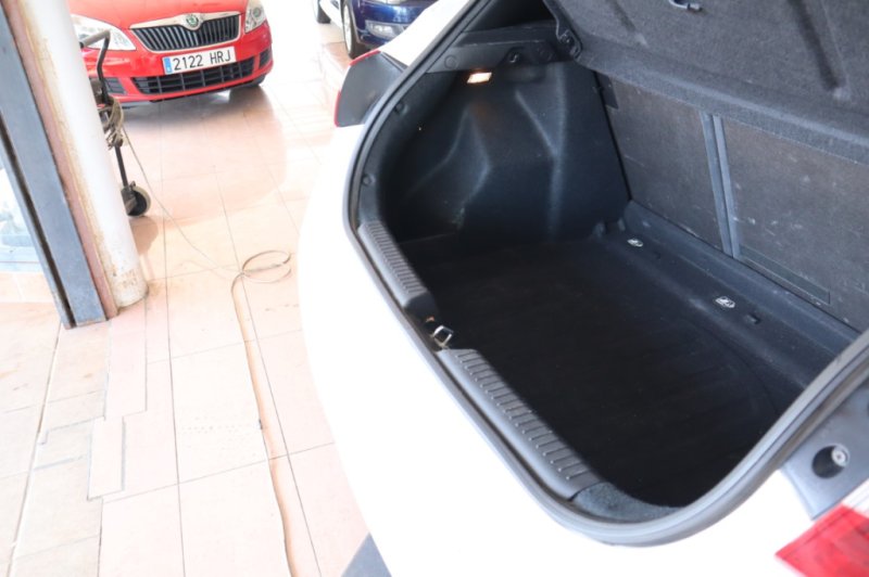 HYUNDAI I30 1400 CRDI TURBO DIESEL DE 90 CV