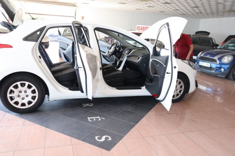 HYUNDAI I30 1400 CRDI TURBO DIESEL DE 90 CV