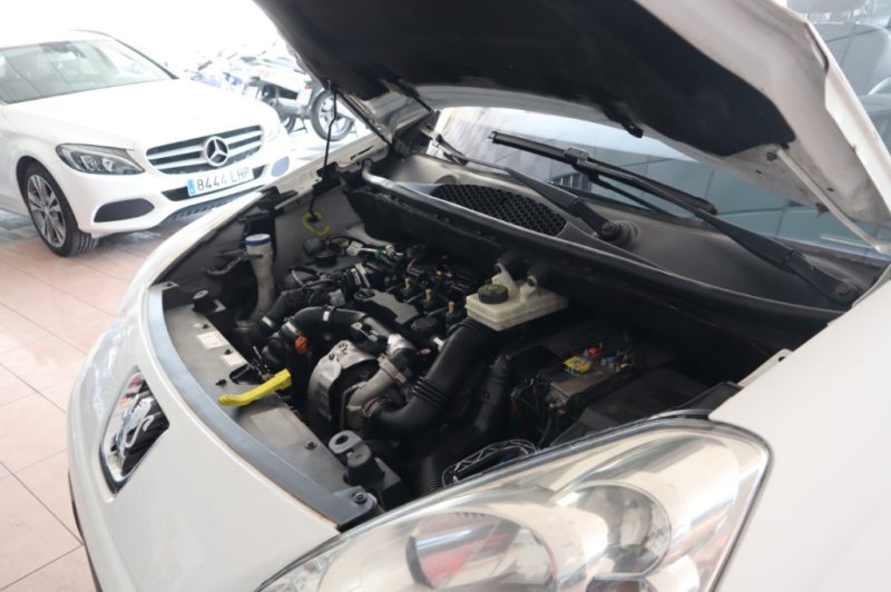 PEUGEOT PARTNER 1600 HDI DE 90 CV CON 5 PLAZAS