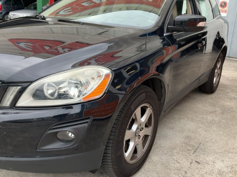 VOLVO XC-60 2.4 TURBO DIESEL D5 MOMENTUM AUT