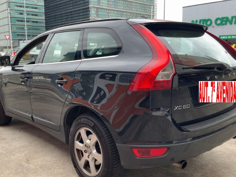 VOLVO XC-60 2.4 TURBO DIESEL D5 MOMENTUM AUT