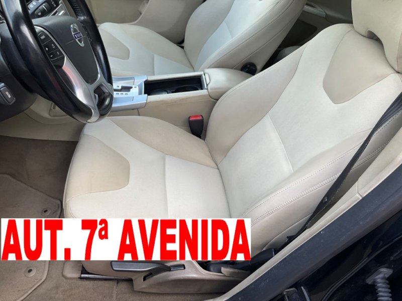 VOLVO XC-60 2.4 TURBO DIESEL D5 MOMENTUM AUT