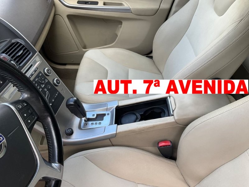VOLVO XC-60 2.4 TURBO DIESEL D5 MOMENTUM AUT