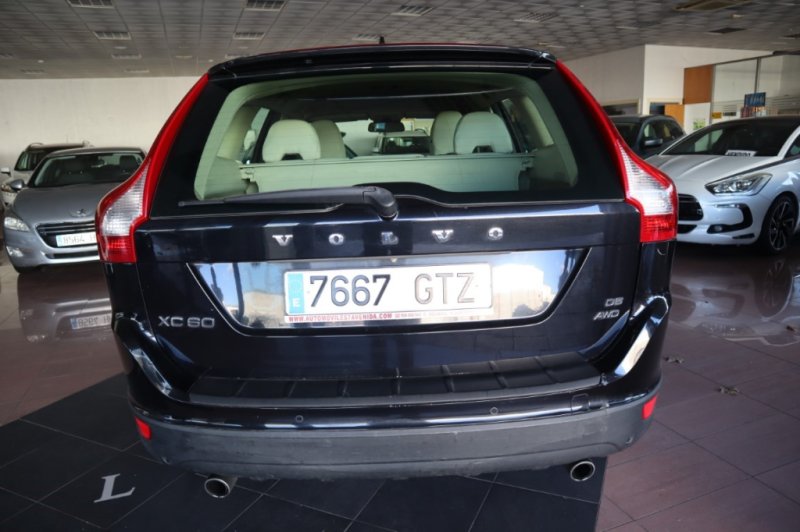VOLVO XC-60 2.4 TURBO DIESEL D5 MOMENTUM AUT