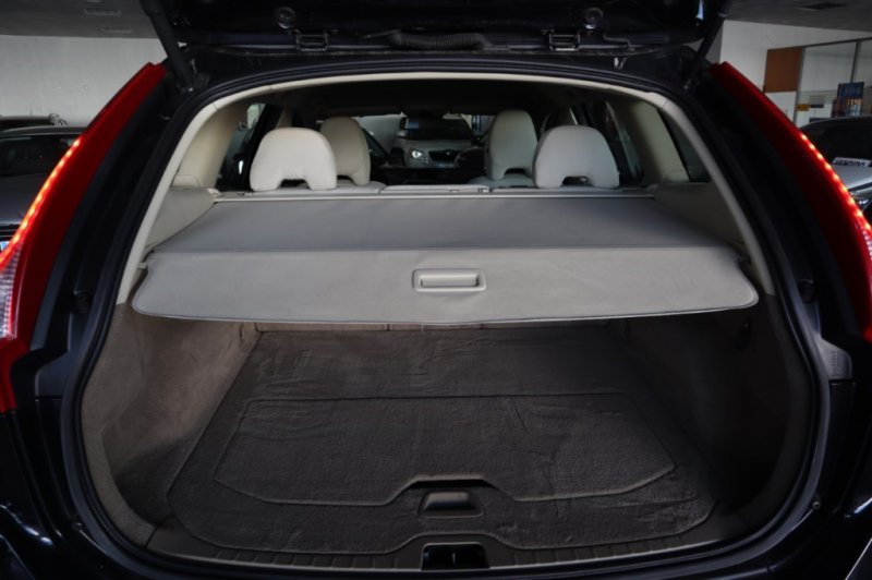 VOLVO XC-60 2.4 TURBO DIESEL D5 MOMENTUM AUT