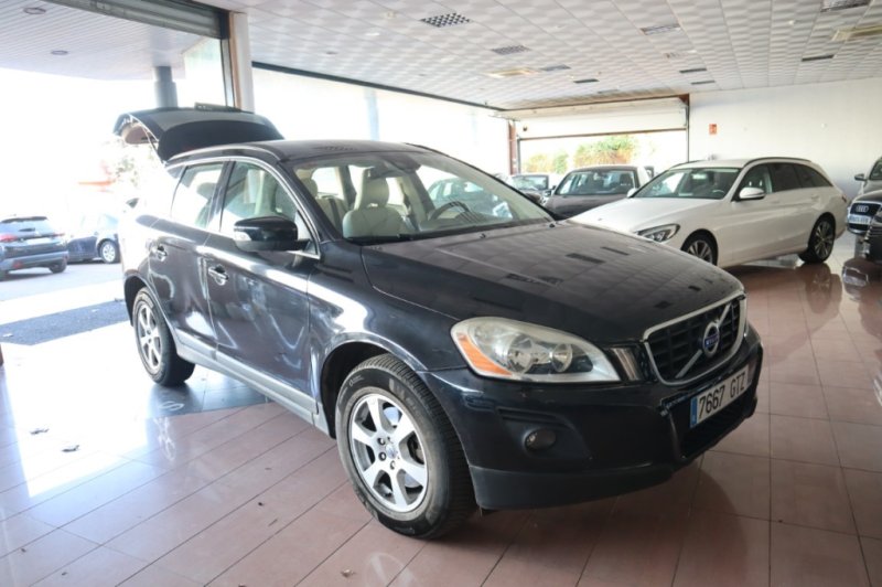 VOLVO XC-60 2.4 TURBO DIESEL D5 MOMENTUM AUT