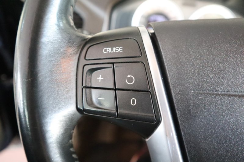 VOLVO XC-60 2.4 TURBO DIESEL D5 MOMENTUM AUT