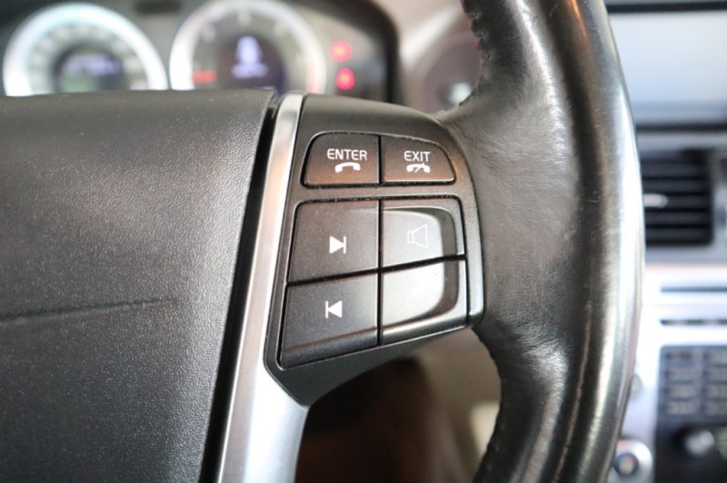 VOLVO XC-60 2.4 TURBO DIESEL D5 MOMENTUM AUT