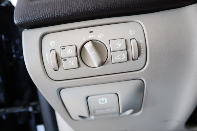 VOLVO XC-60 2.4 TURBO DIESEL D5 MOMENTUM AUT