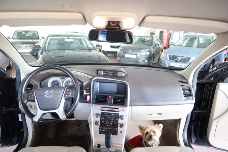 VOLVO XC-60 2.4 TURBO DIESEL D5 MOMENTUM AUT