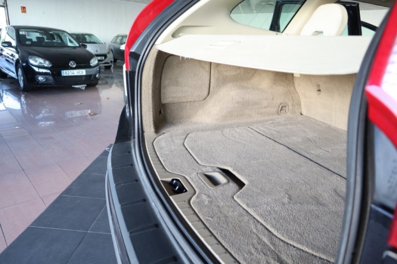 VOLVO XC-60 2.4 TURBO DIESEL D5 MOMENTUM AUT