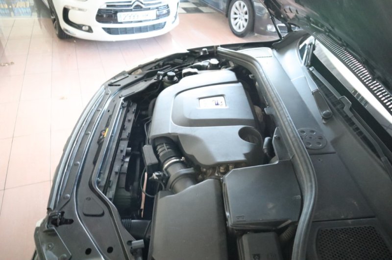 VOLVO XC-60 2.4 TURBO DIESEL D5 MOMENTUM AUT