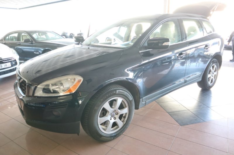 VOLVO XC-60 2.4 TURBO DIESEL D5 MOMENTUM AUT