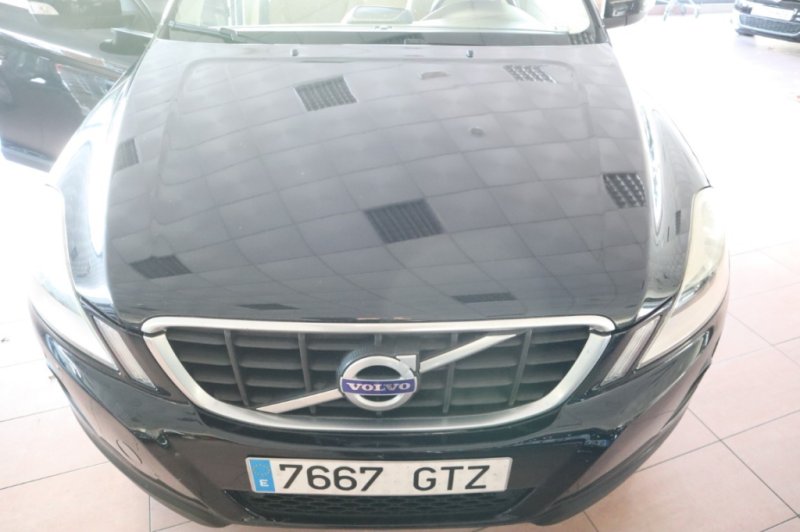 VOLVO XC-60 2.4 TURBO DIESEL D5 MOMENTUM AUT