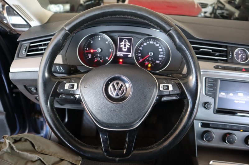 VOLKSWAGEN PASSAT 1600 CC TURBO DIESEL DE 120 CV