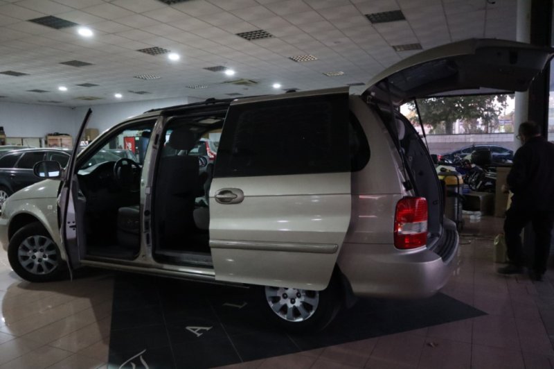 KIA CARNIVAL 2.9 CRDI CON 7 PLAZAS