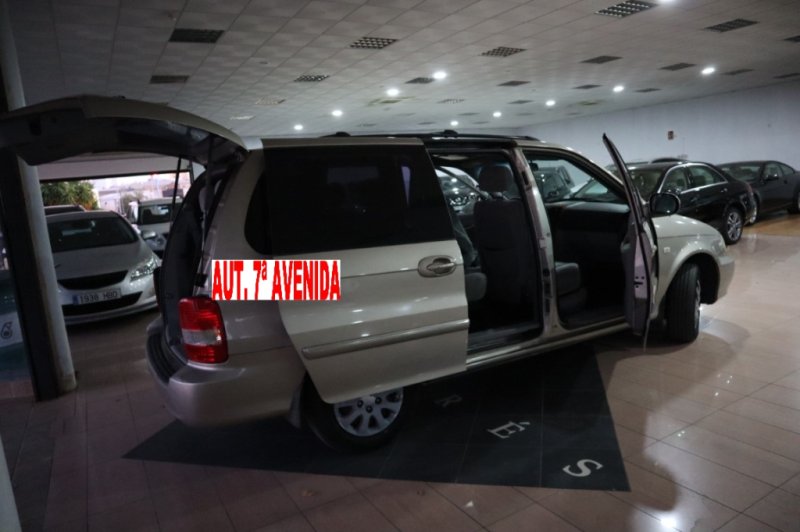 KIA CARNIVAL 2.9 CRDI CON 7 PLAZAS