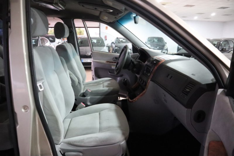 KIA CARNIVAL 2.9 CRDI CON 7 PLAZAS