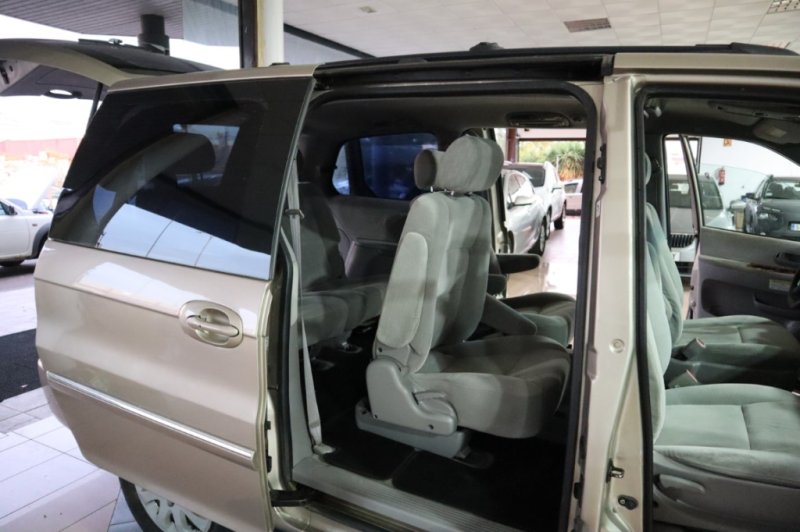 KIA CARNIVAL 2.9 CRDI CON 7 PLAZAS