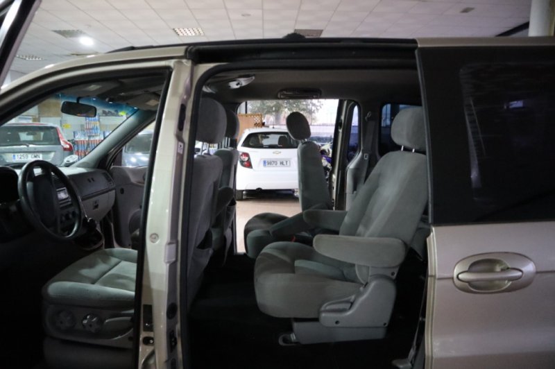 KIA CARNIVAL 2.9 CRDI CON 7 PLAZAS