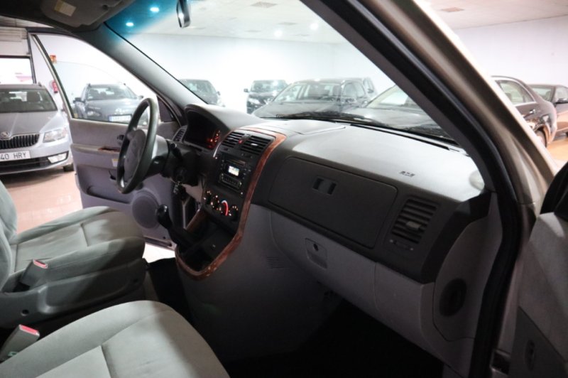 KIA CARNIVAL 2.9 CRDI CON 7 PLAZAS