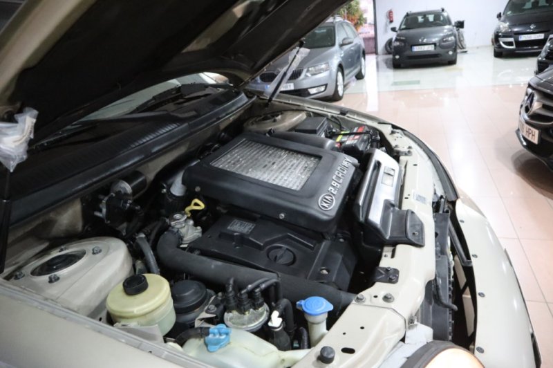 KIA CARNIVAL 2.9 CRDI CON 7 PLAZAS