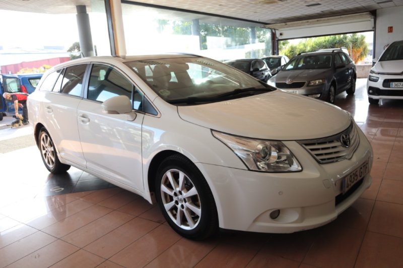 TOYOTA AVENSIS 2.200 D4D TURBO DIESEL