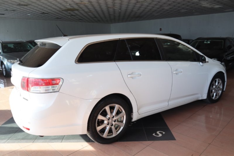 TOYOTA AVENSIS 2.200 D4D TURBO DIESEL