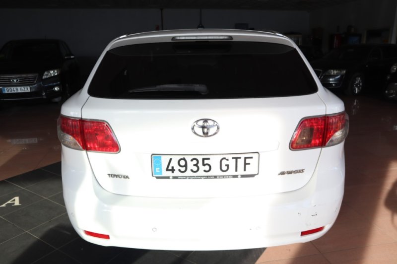 TOYOTA AVENSIS 2.200 D4D TURBO DIESEL