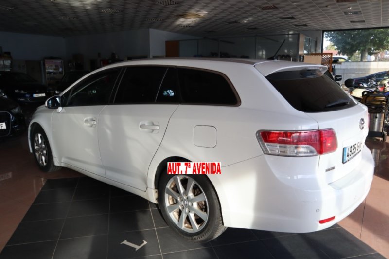 TOYOTA AVENSIS 2.200 D4D TURBO DIESEL