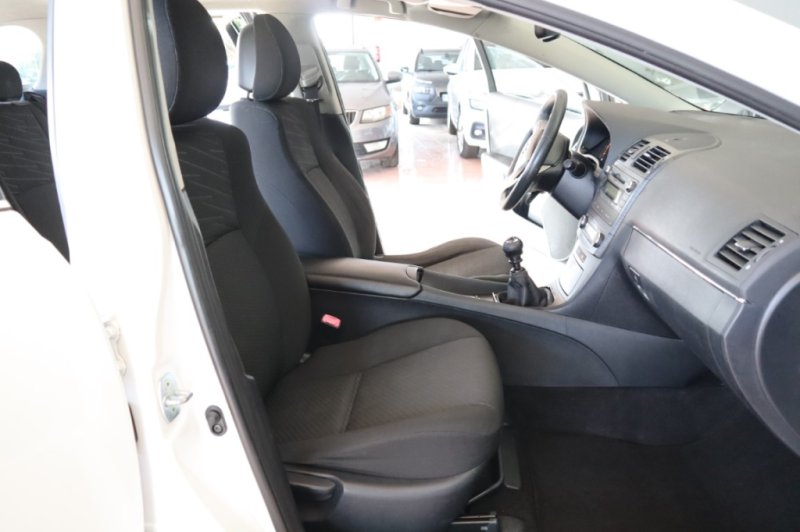 TOYOTA AVENSIS 2.200 D4D TURBO DIESEL