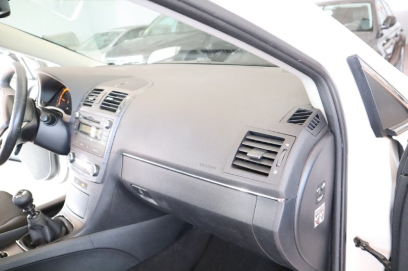 TOYOTA AVENSIS 2.200 D4D TURBO DIESEL