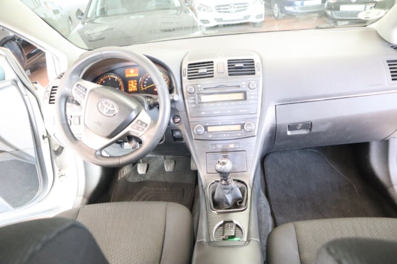 TOYOTA AVENSIS 2.200 D4D TURBO DIESEL