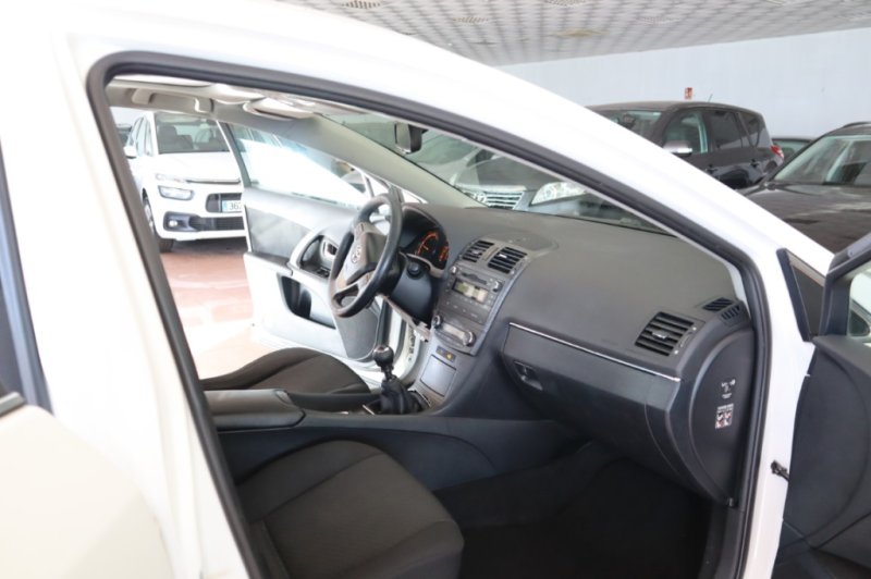 TOYOTA AVENSIS 2.200 D4D TURBO DIESEL