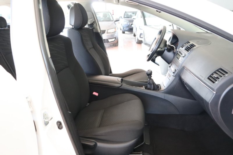 TOYOTA AVENSIS 2.200 D4D TURBO DIESEL