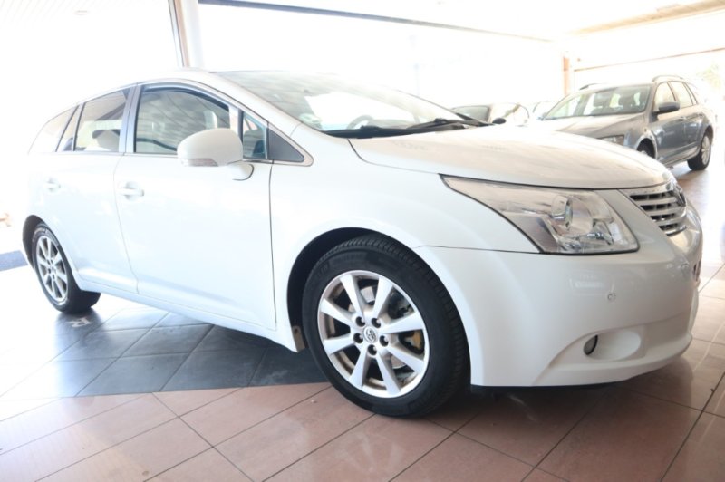 TOYOTA AVENSIS 2.200 D4D TURBO DIESEL