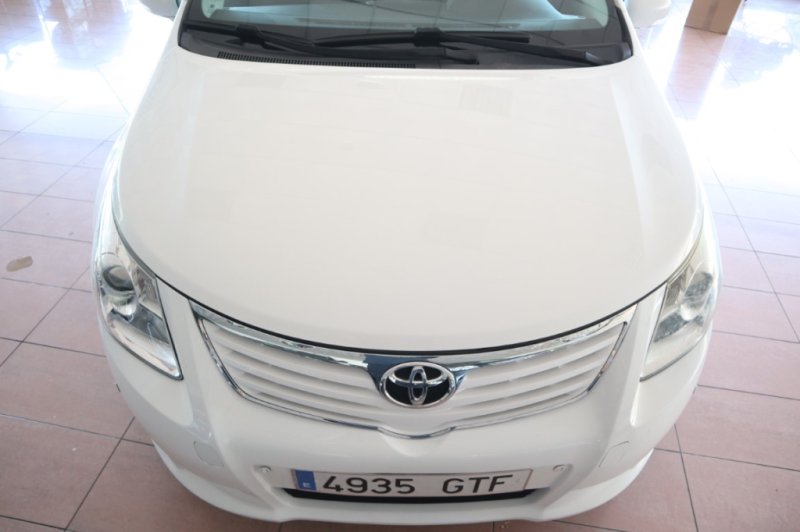 TOYOTA AVENSIS 2.200 D4D TURBO DIESEL