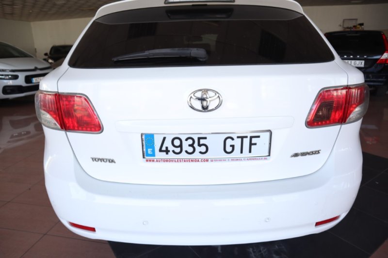 TOYOTA AVENSIS 2.200 D4D TURBO DIESEL