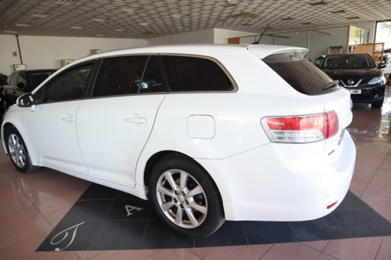 TOYOTA AVENSIS 2.200 D4D TURBO DIESEL