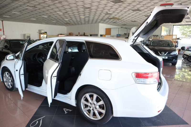 TOYOTA AVENSIS 2.200 D4D TURBO DIESEL